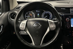 musta Nissan Navara 2016 kuva 13.
