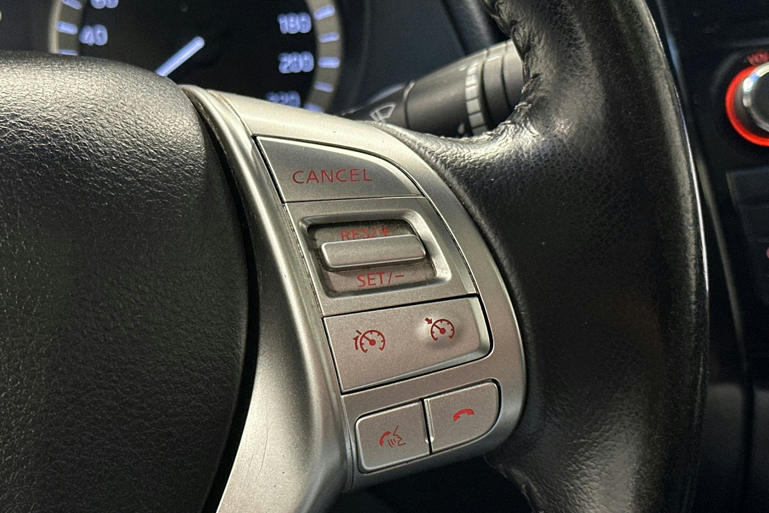 musta Nissan Navara 2016 kuva 16.