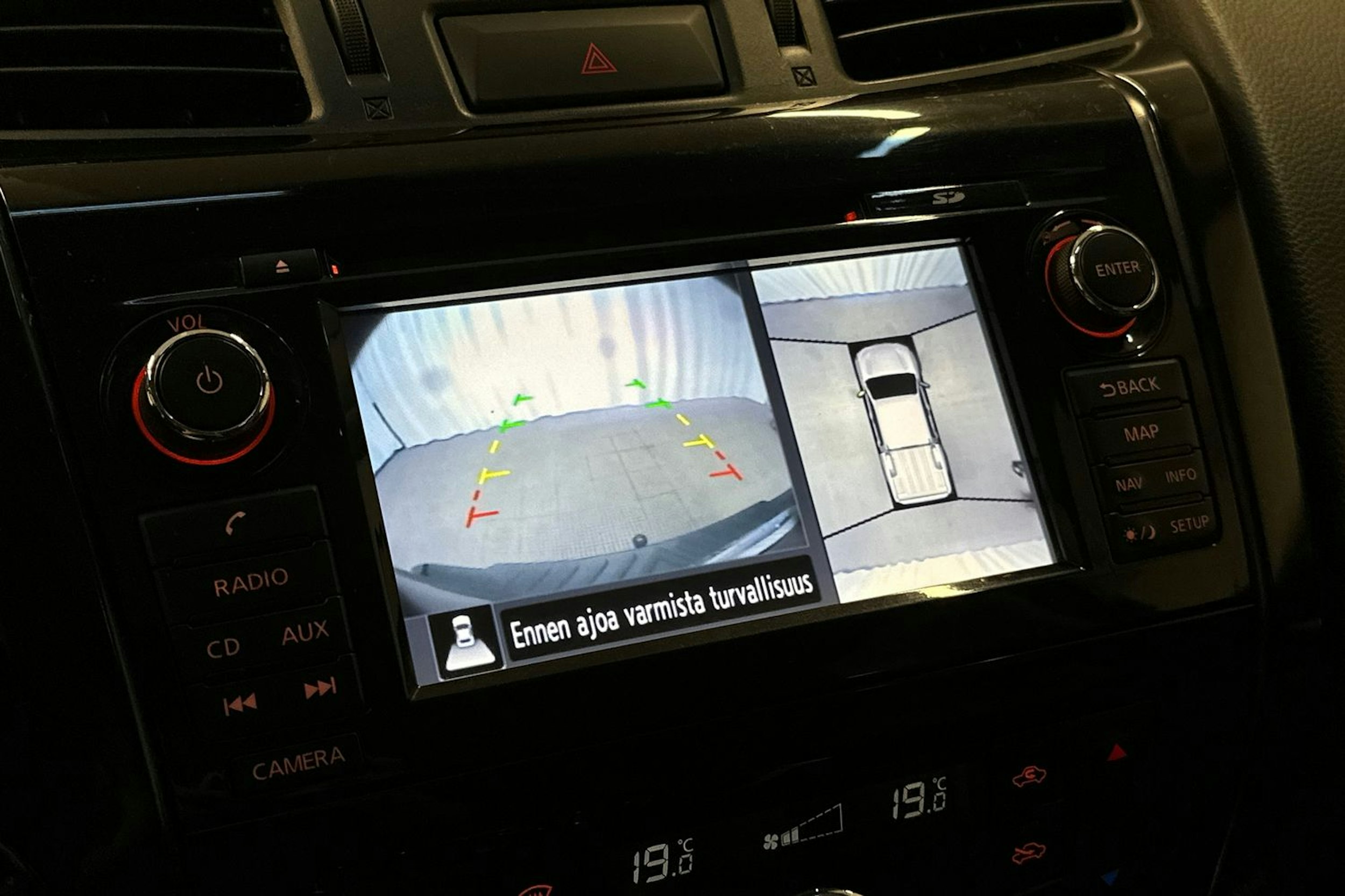 musta Nissan Navara 2016 kuva 22.