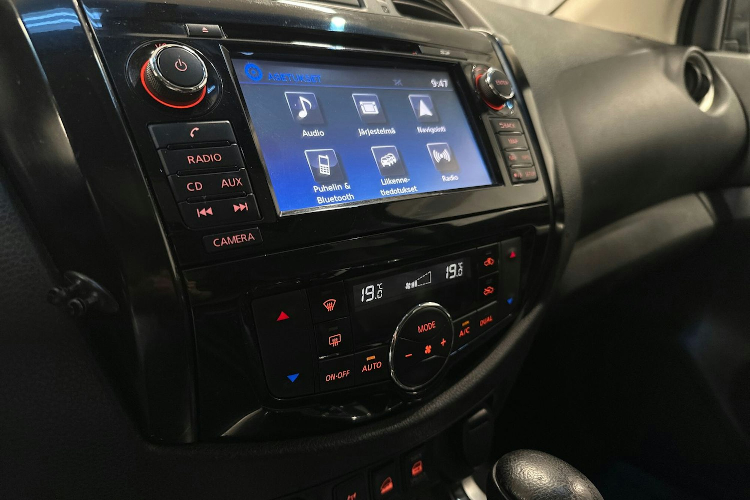musta Nissan Navara 2016 kuva 24.