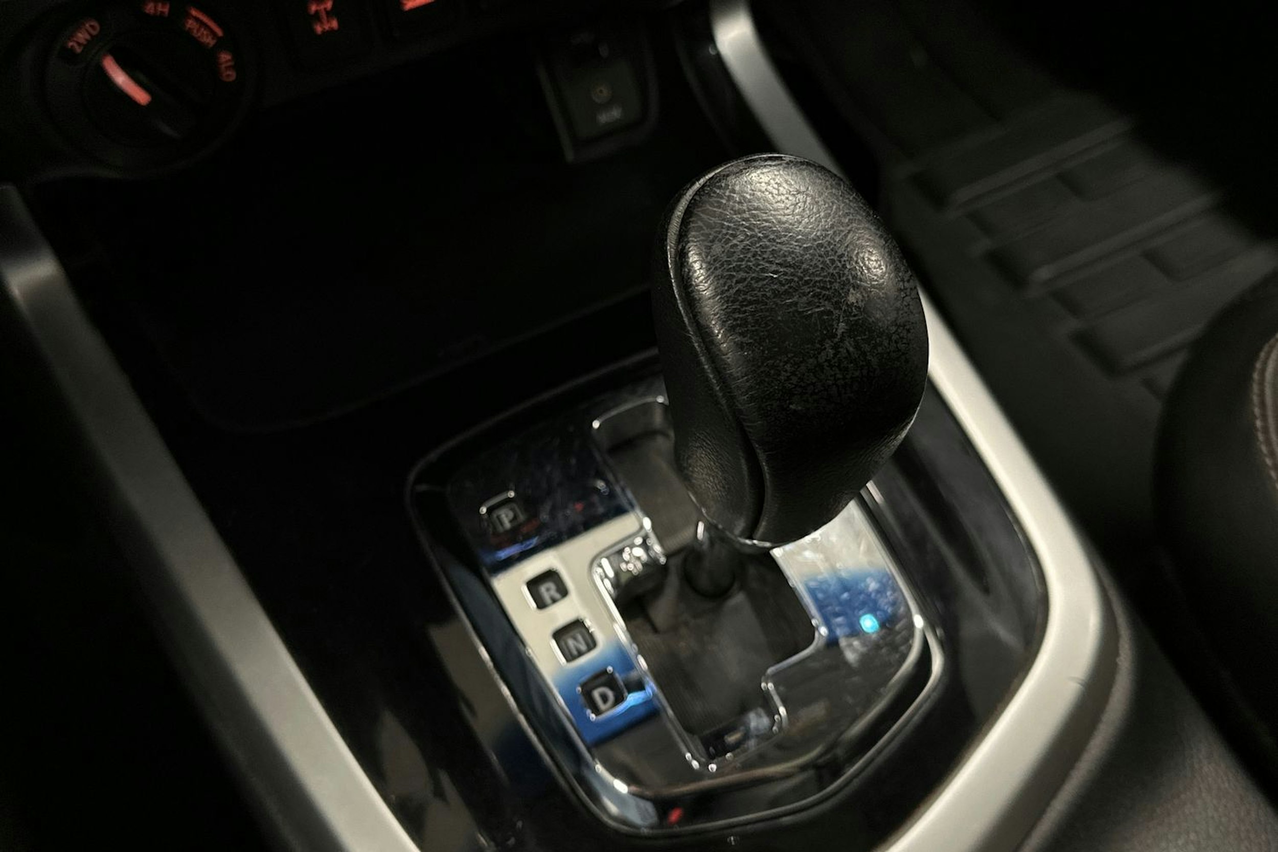 musta Nissan Navara 2016 kuva 25.