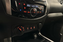 valkoinen Nissan Navara 2016 kuva 20.