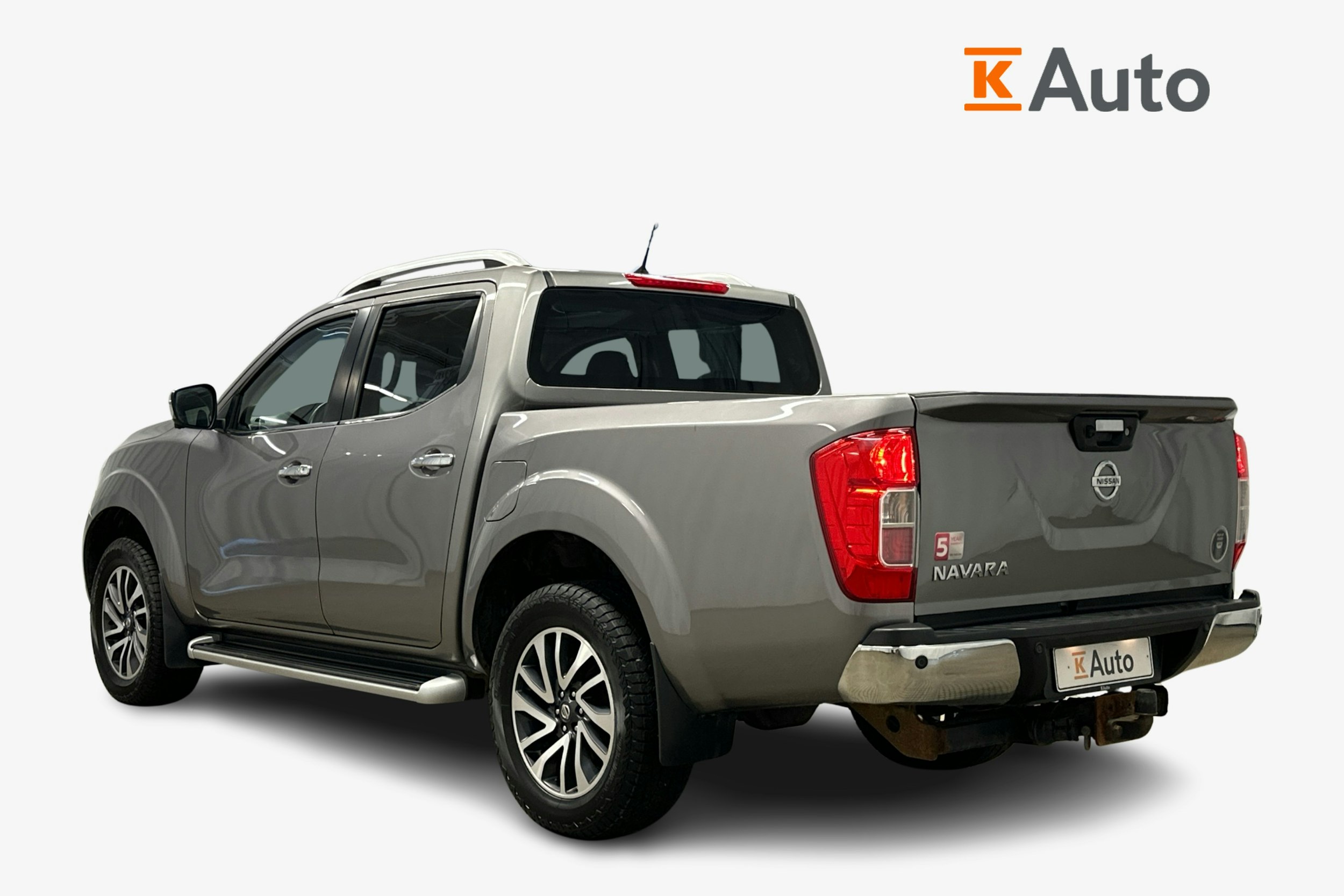 harmaa Nissan Navara 2016 kuva 2.
