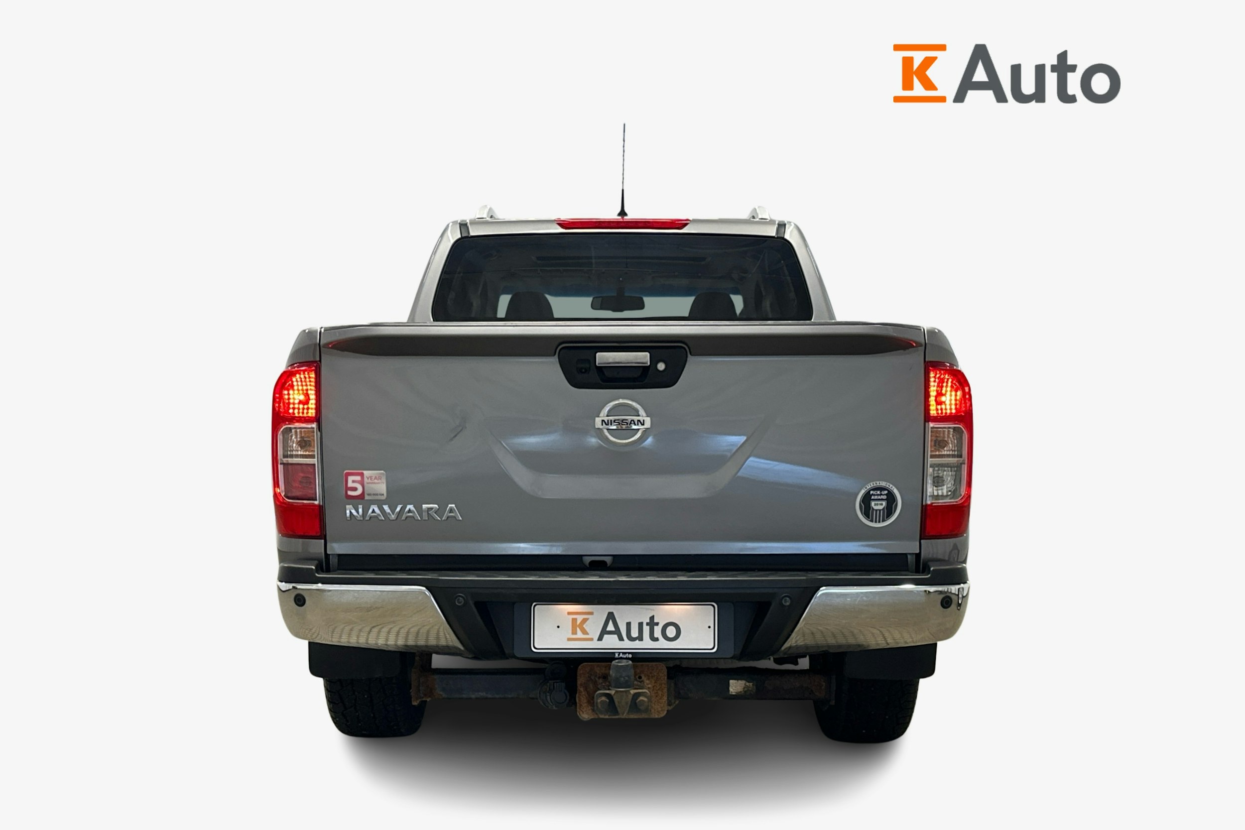 harmaa Nissan Navara 2016 kuva 3.