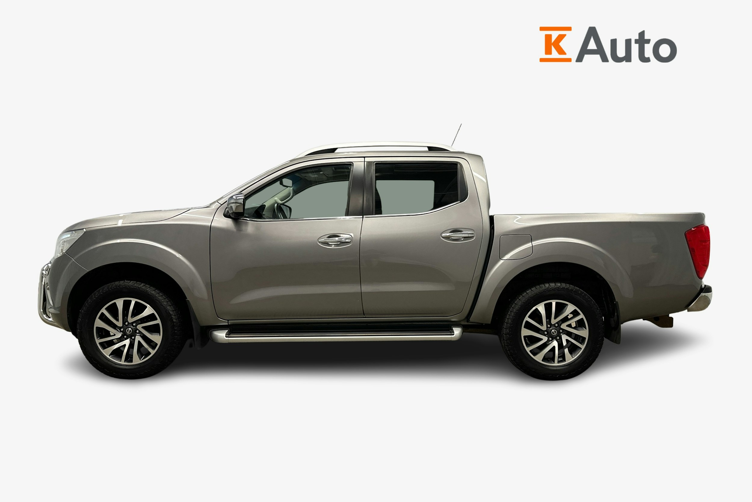 harmaa Nissan Navara 2016 kuva 5.