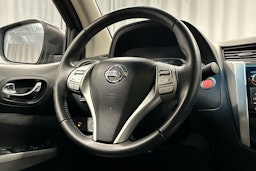 harmaa Nissan Navara 2016 kuva 12.