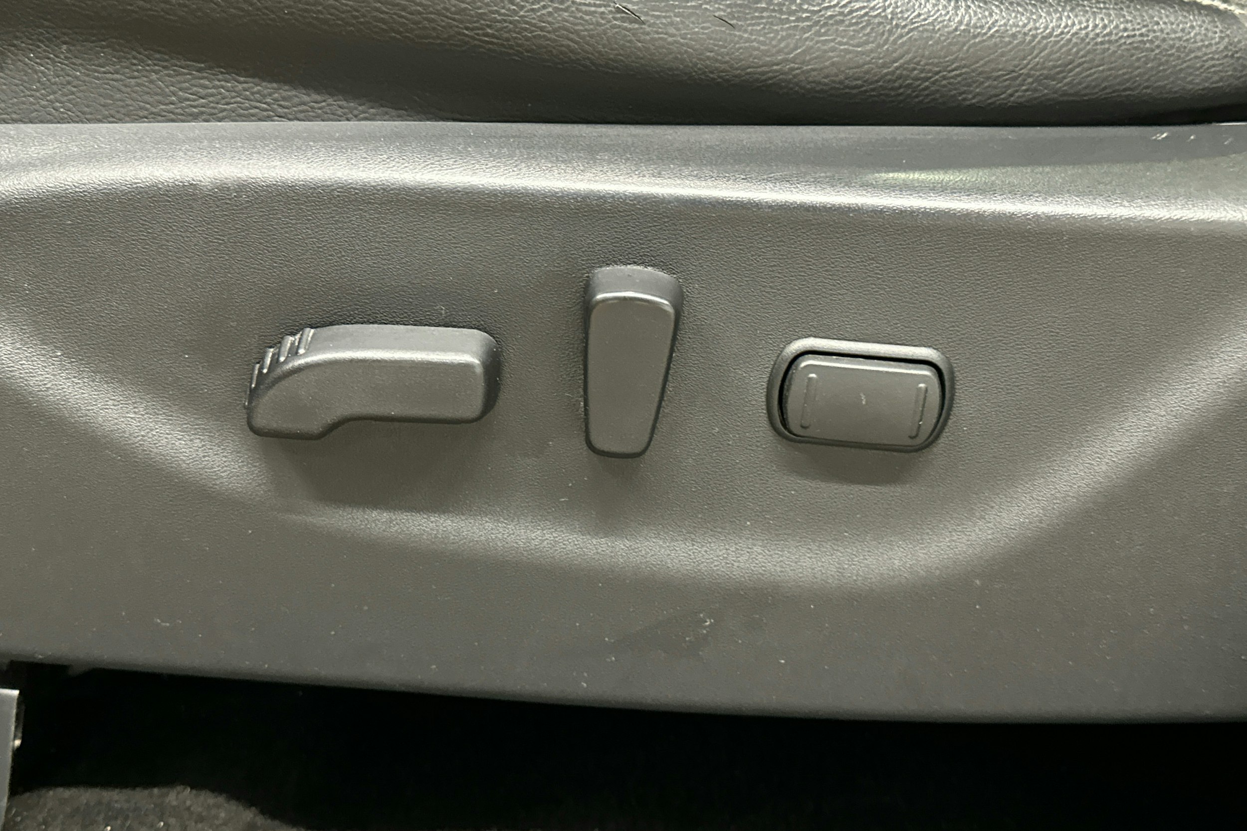 harmaa Nissan Navara 2016 kuva 14.