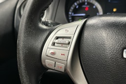 harmaa Nissan Navara 2016 kuva 15.