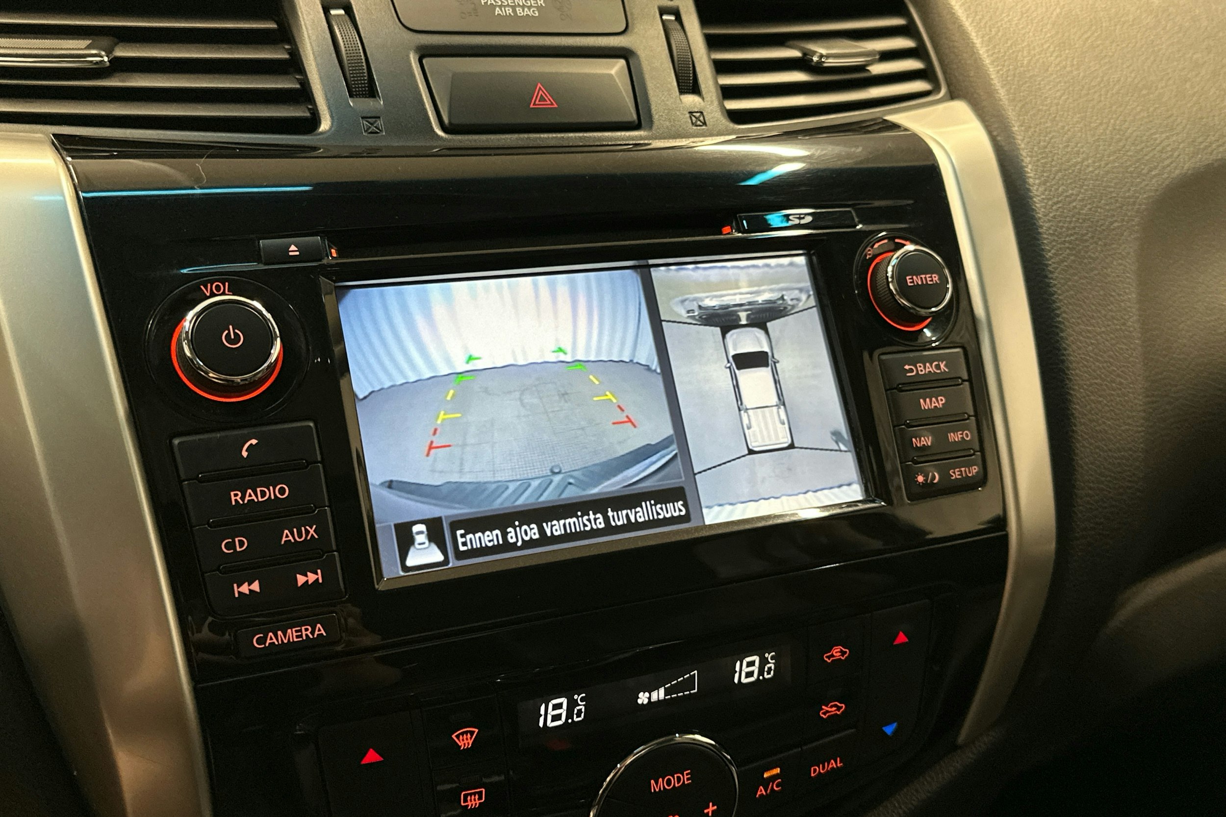 harmaa Nissan Navara 2016 kuva 20.