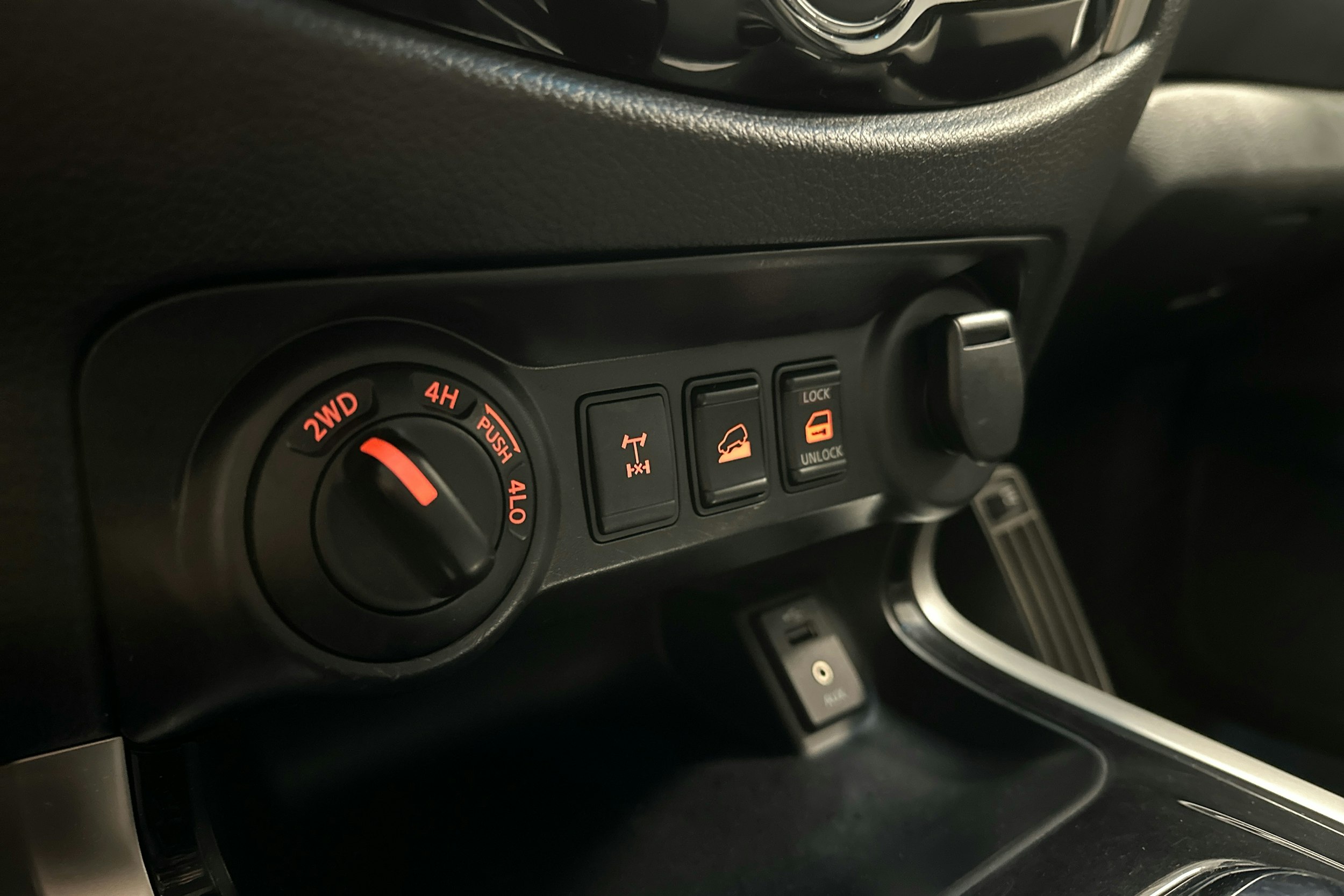 harmaa Nissan Navara 2016 kuva 22.
