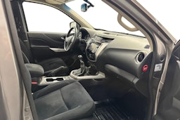 harmaa Nissan Navara 2016 kuva 11.