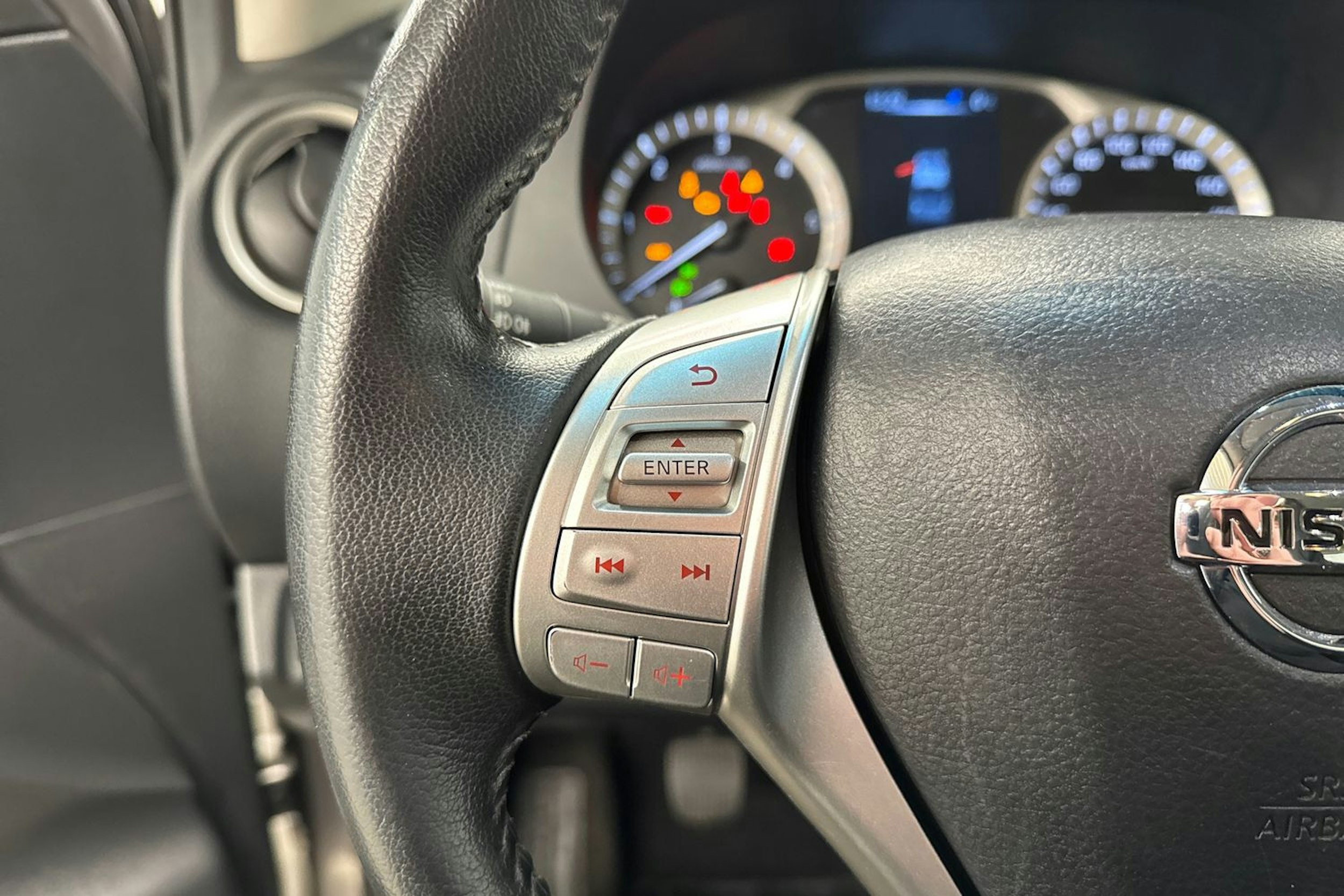 harmaa Nissan Navara 2016 kuva 15.