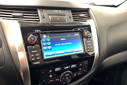 harmaa Nissan Navara 2016 kuva 17.