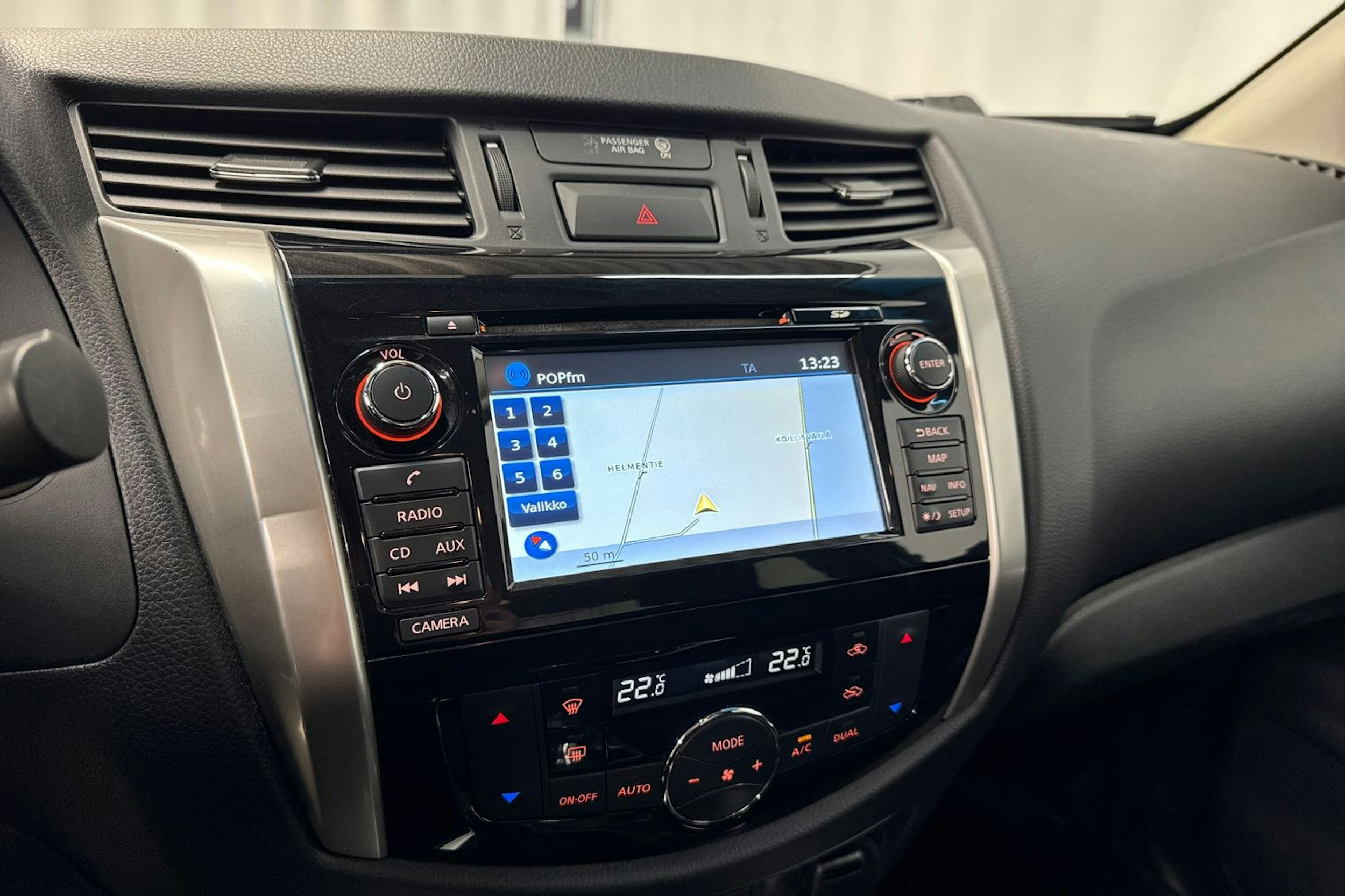 harmaa Nissan Navara 2016 kuva 18.