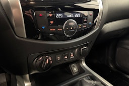 harmaa Nissan Navara 2016 kuva 20.