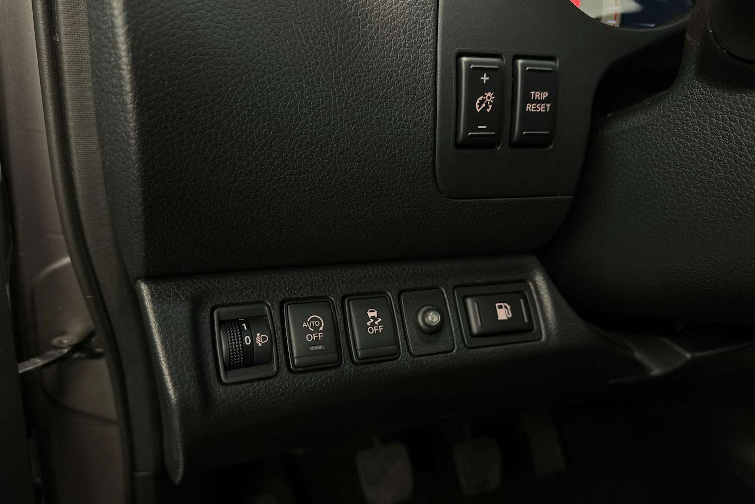 harmaa Nissan Navara 2016 kuva 22.