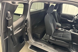 harmaa Nissan Navara 2016 kuva 24.