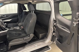 harmaa Nissan Navara 2016 kuva 27.