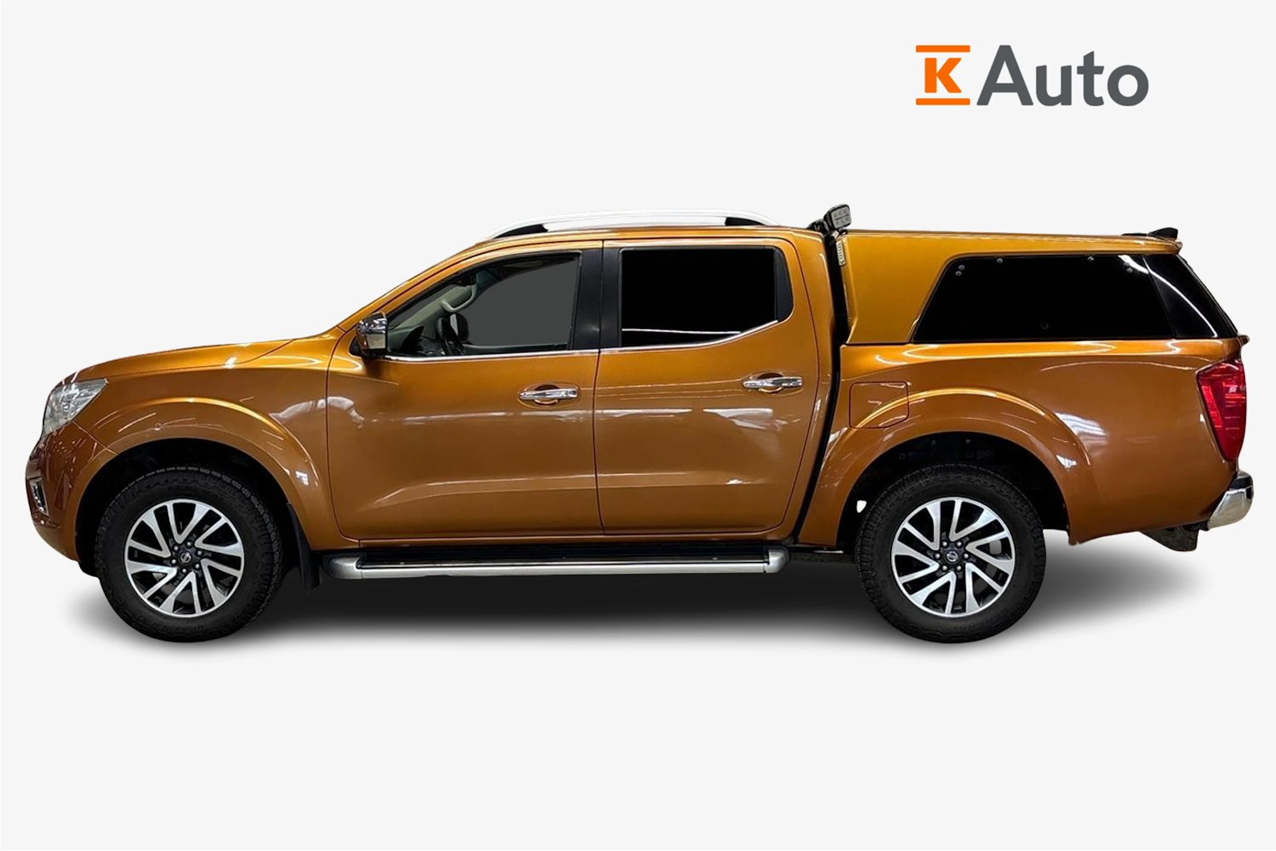 oranssi Nissan Navara 2016 kuva 7.