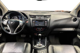 oranssi Nissan Navara 2016 kuva 9.