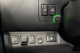oranssi Nissan Navara 2016 kuva 16.
