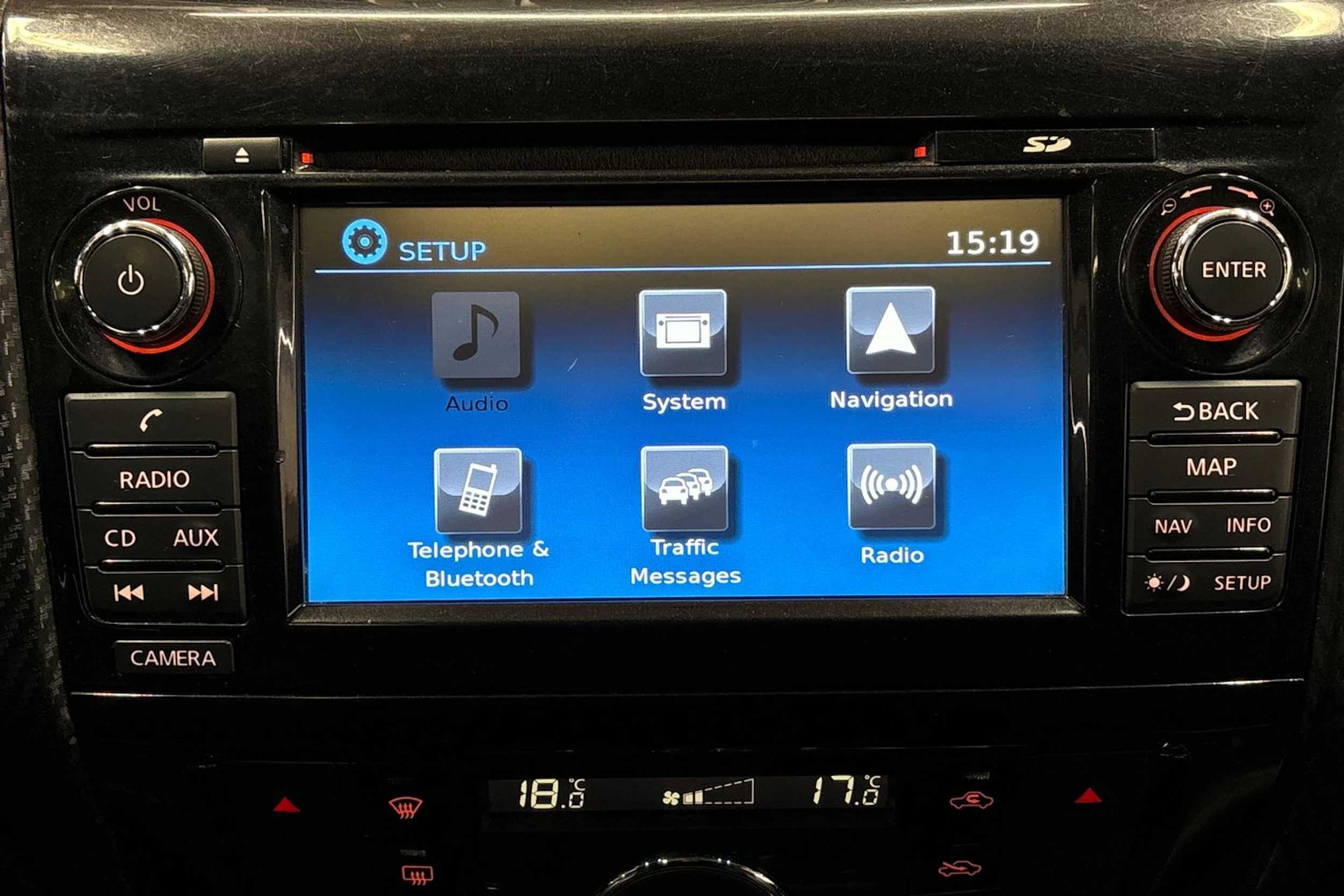 oranssi Nissan Navara 2016 kuva 19.