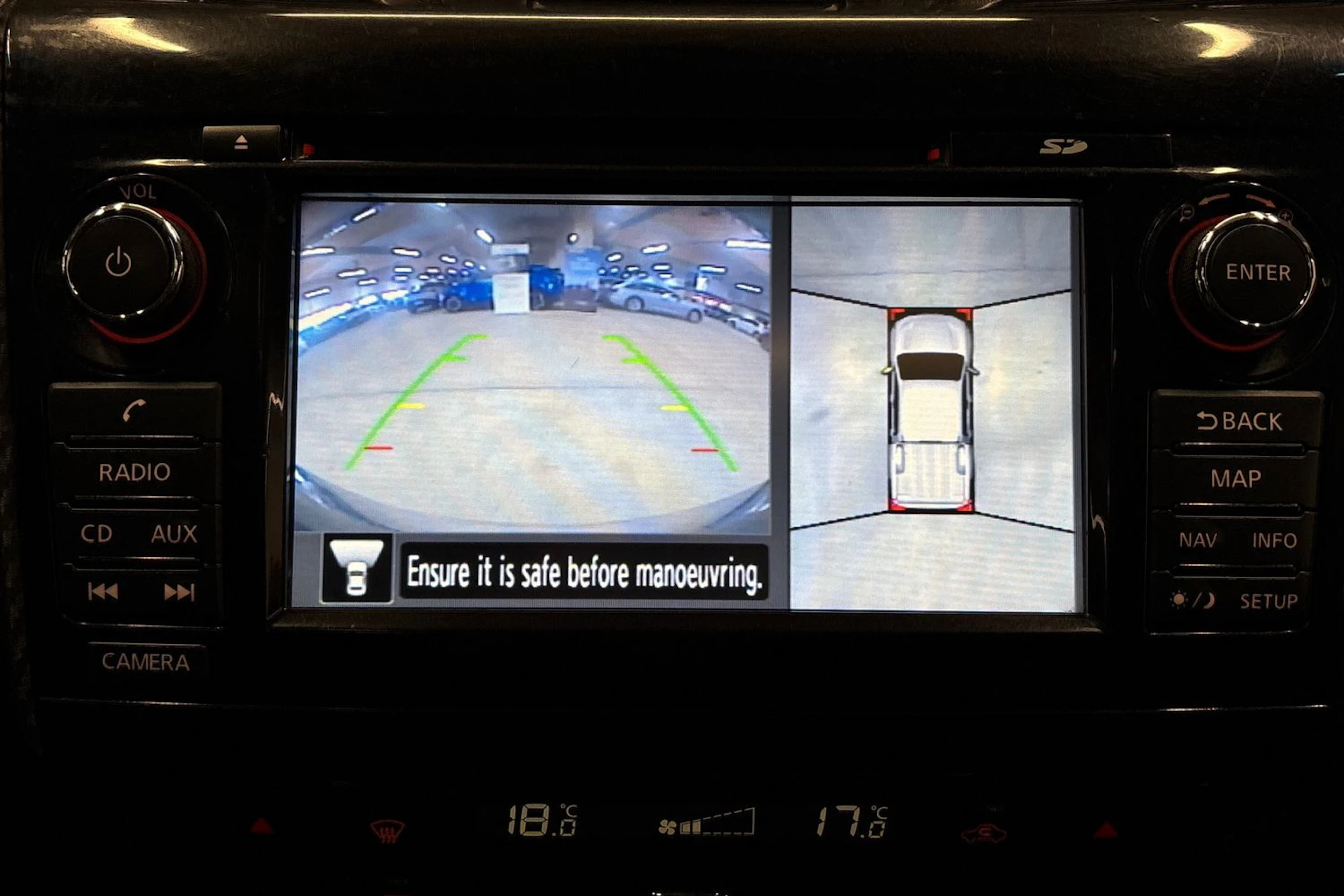 oranssi Nissan Navara 2016 kuva 22.
