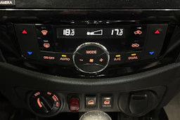 oranssi Nissan Navara 2016 kuva 24.