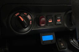 oranssi Nissan Navara 2016 kuva 25.