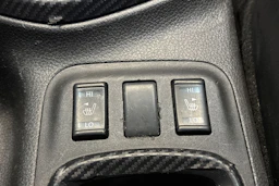 oranssi Nissan Navara 2016 kuva 26.