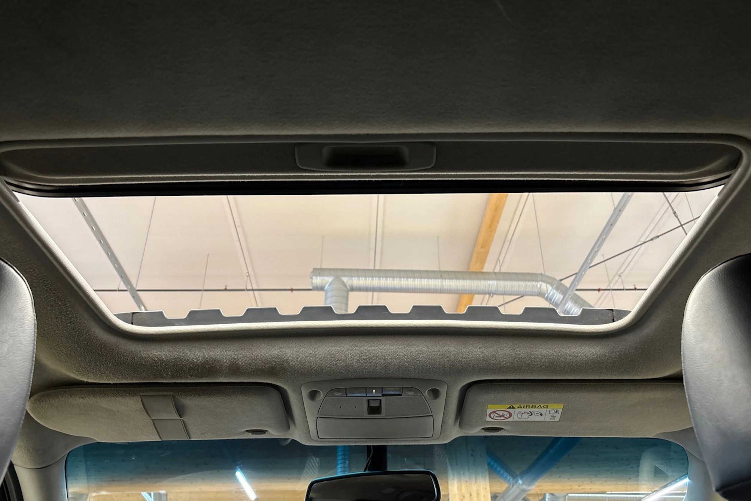 oranssi Nissan Navara 2016 kuva 27.