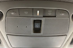 oranssi Nissan Navara 2016 kuva 28.