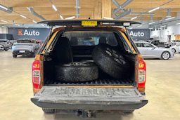 oranssi Nissan Navara 2016 kuva 29.