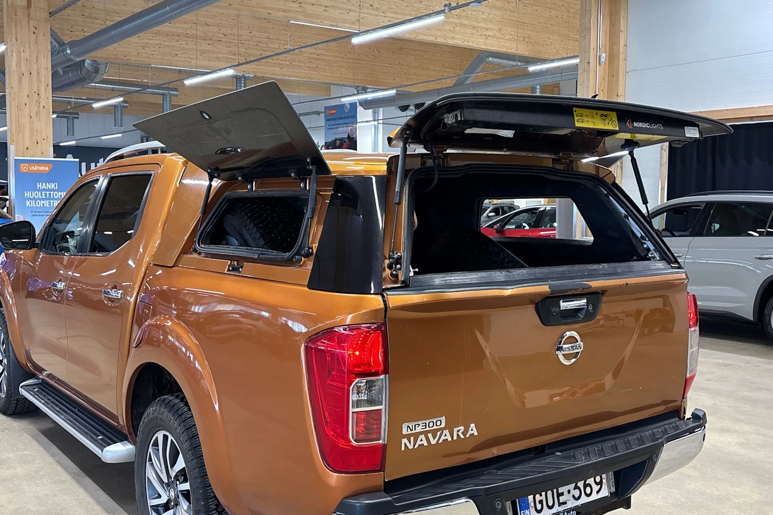 oranssi Nissan Navara 2016 kuva 30.