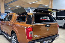 oranssi Nissan Navara 2016 kuva 30.