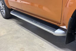 oranssi Nissan Navara 2016 kuva 33.