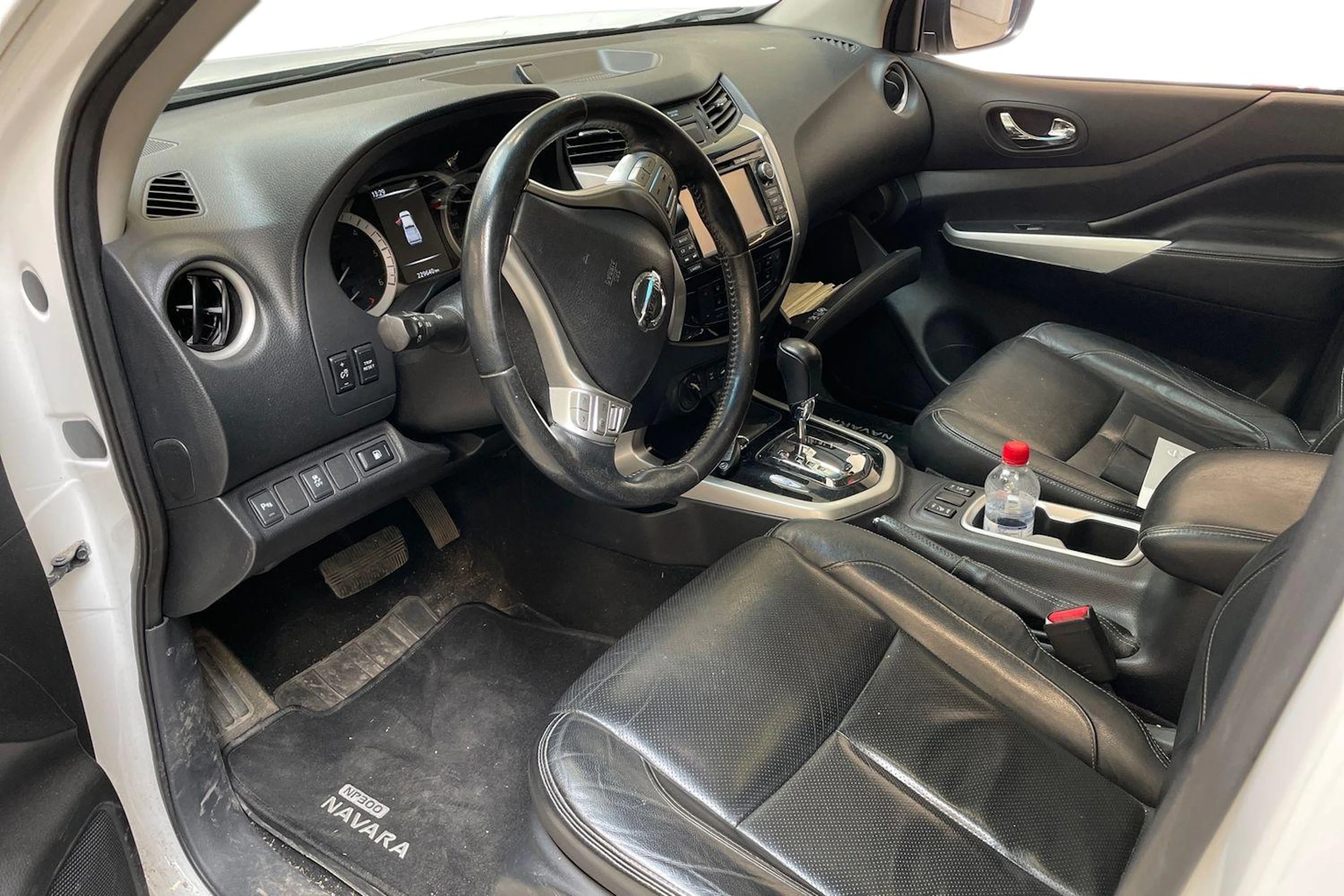 valkoinen Nissan Navara 2016 kuva 3.