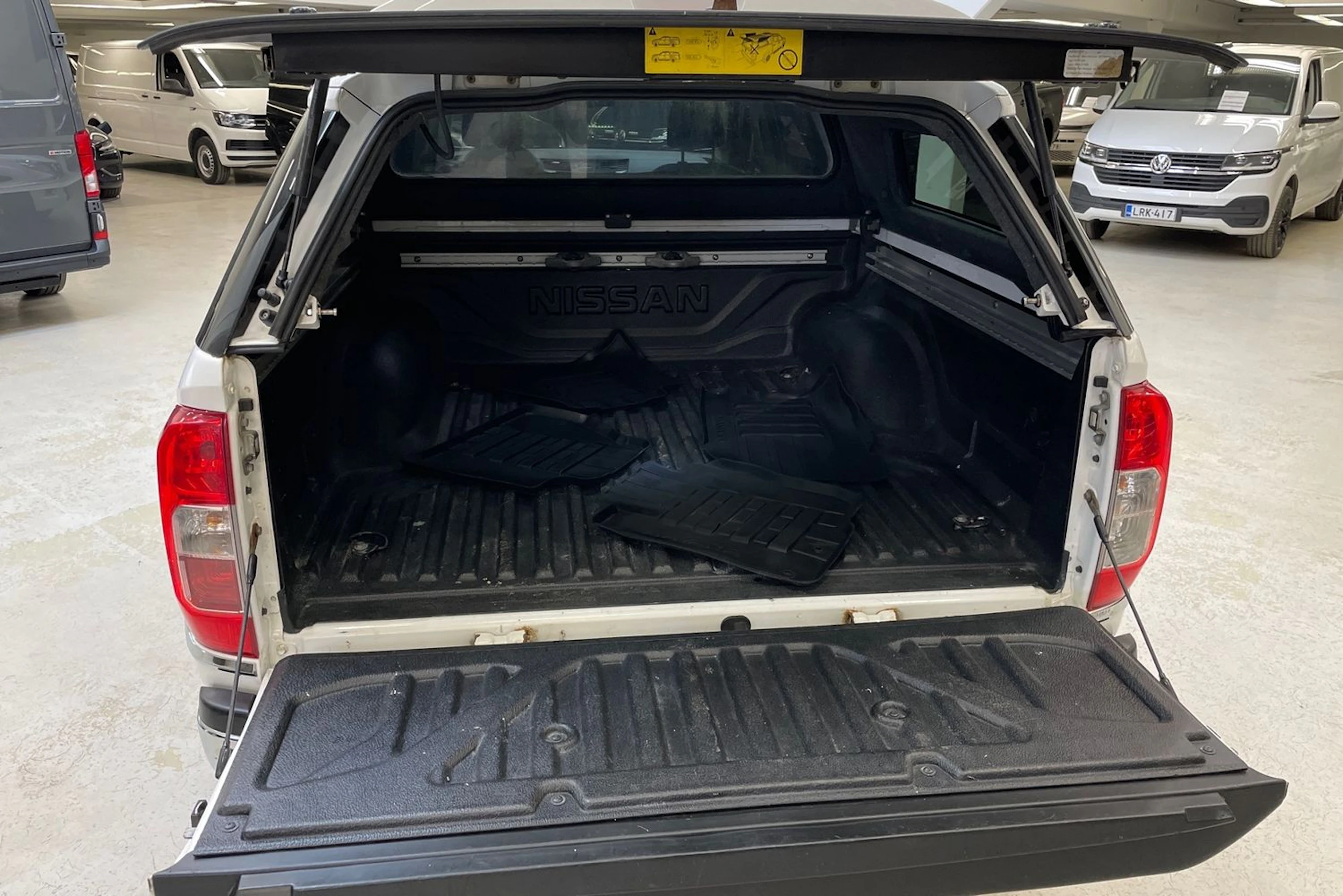 valkoinen Nissan Navara 2016 kuva 15.
