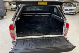 valkoinen Nissan Navara 2016 kuva 15.