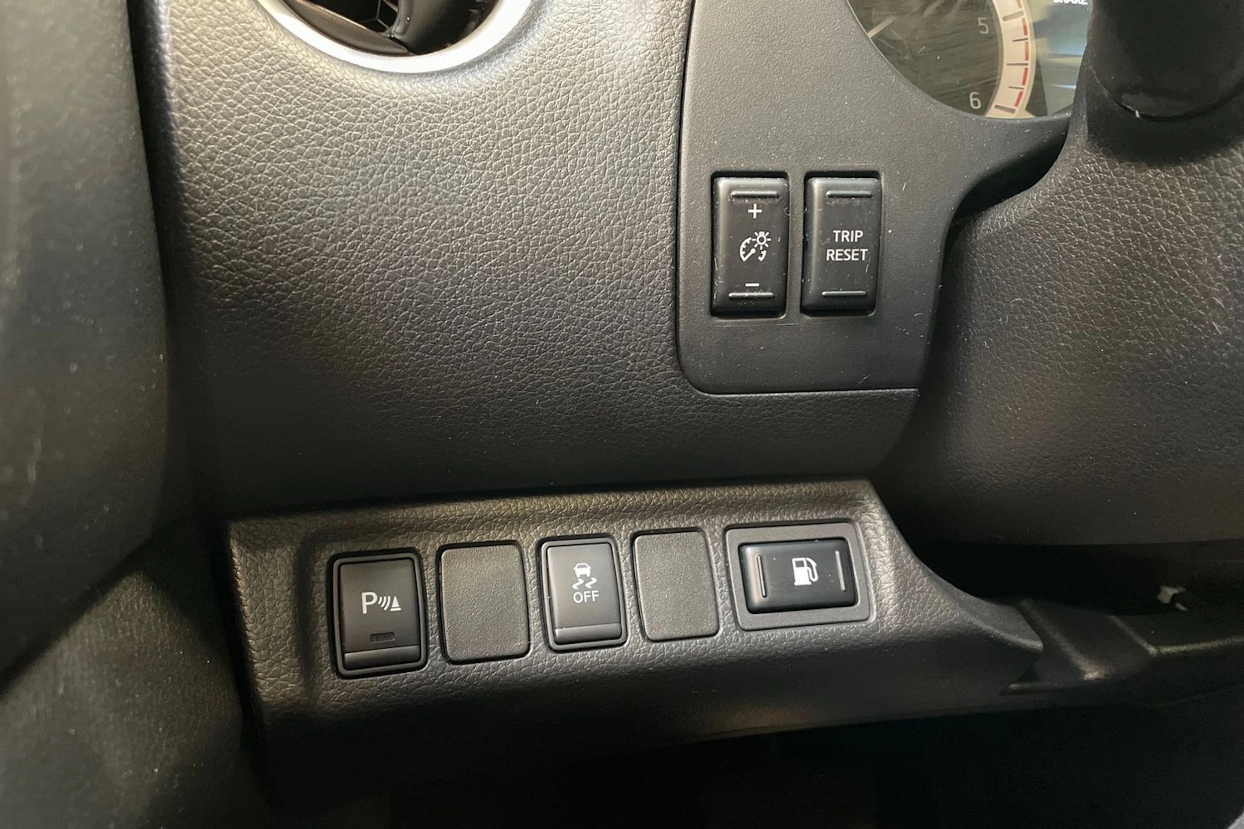 valkoinen Nissan Navara 2016 kuva 18.