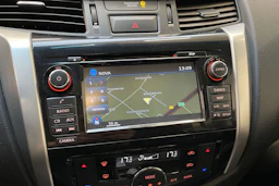 valkoinen Nissan Navara 2016 kuva 21.