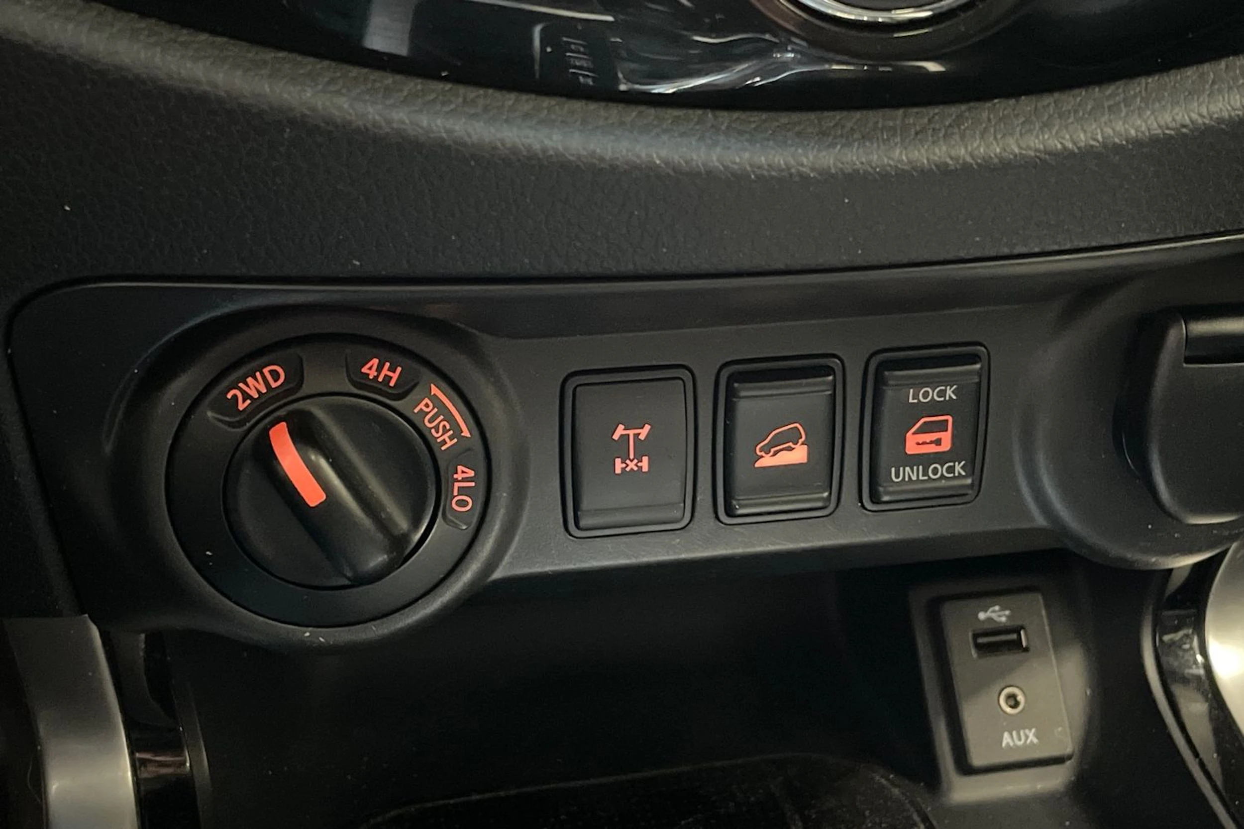 valkoinen Nissan Navara 2016 kuva 23.