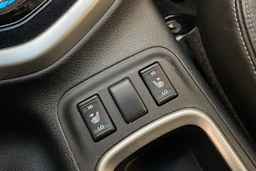 valkoinen Nissan Navara 2016 kuva 24.