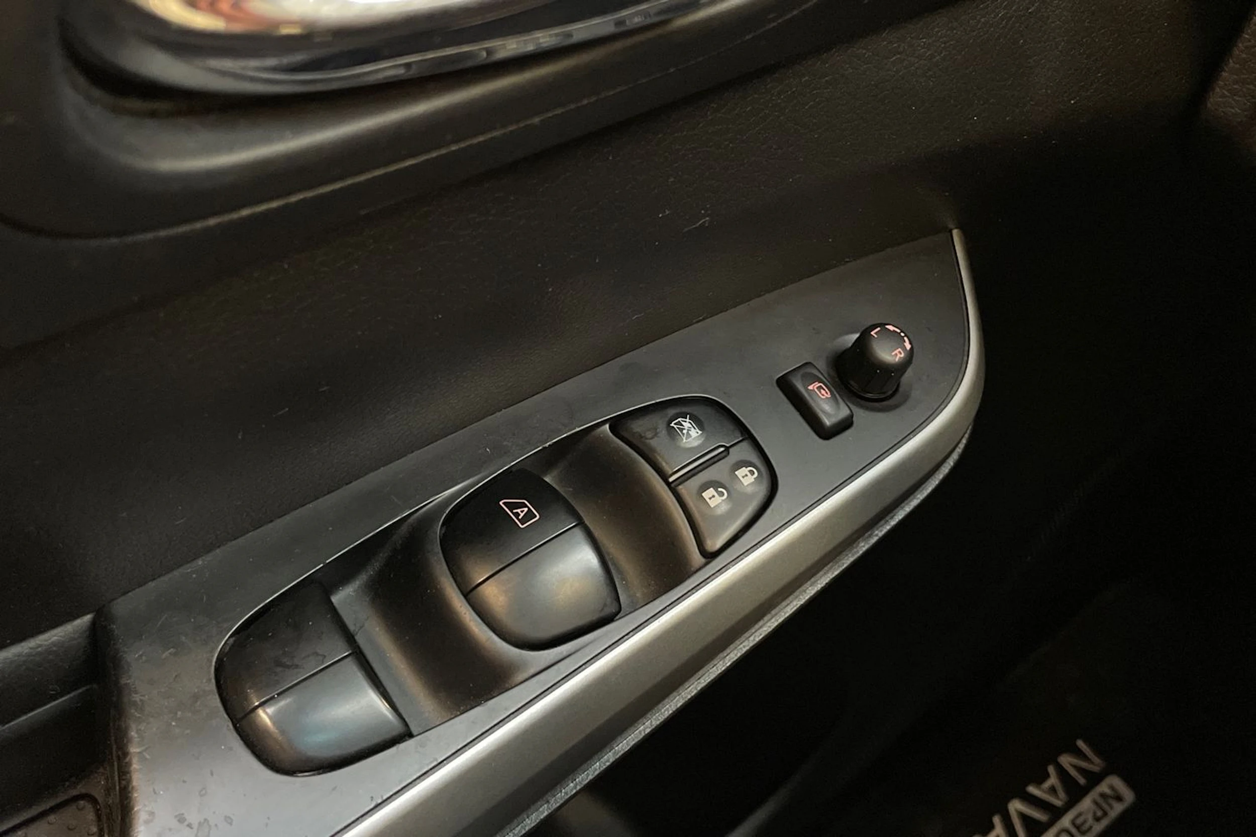 valkoinen Nissan Navara 2016 kuva 25.