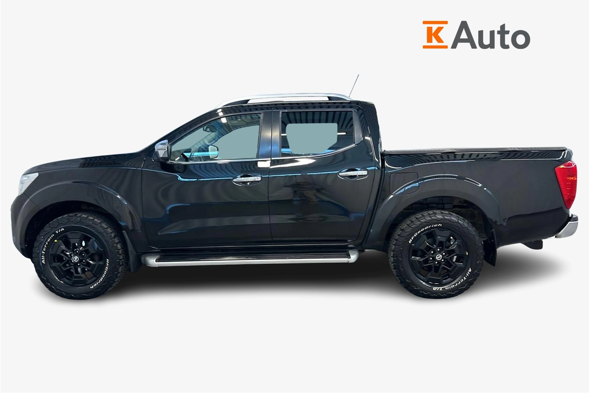 musta Nissan Navara 2016 kuva 5.