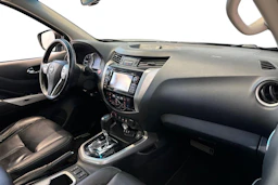 musta Nissan Navara 2016 kuva 7.