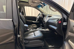 musta Nissan Navara 2016 kuva 12.