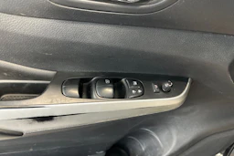 musta Nissan Navara 2016 kuva 13.