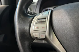 musta Nissan Navara 2016 kuva 15.