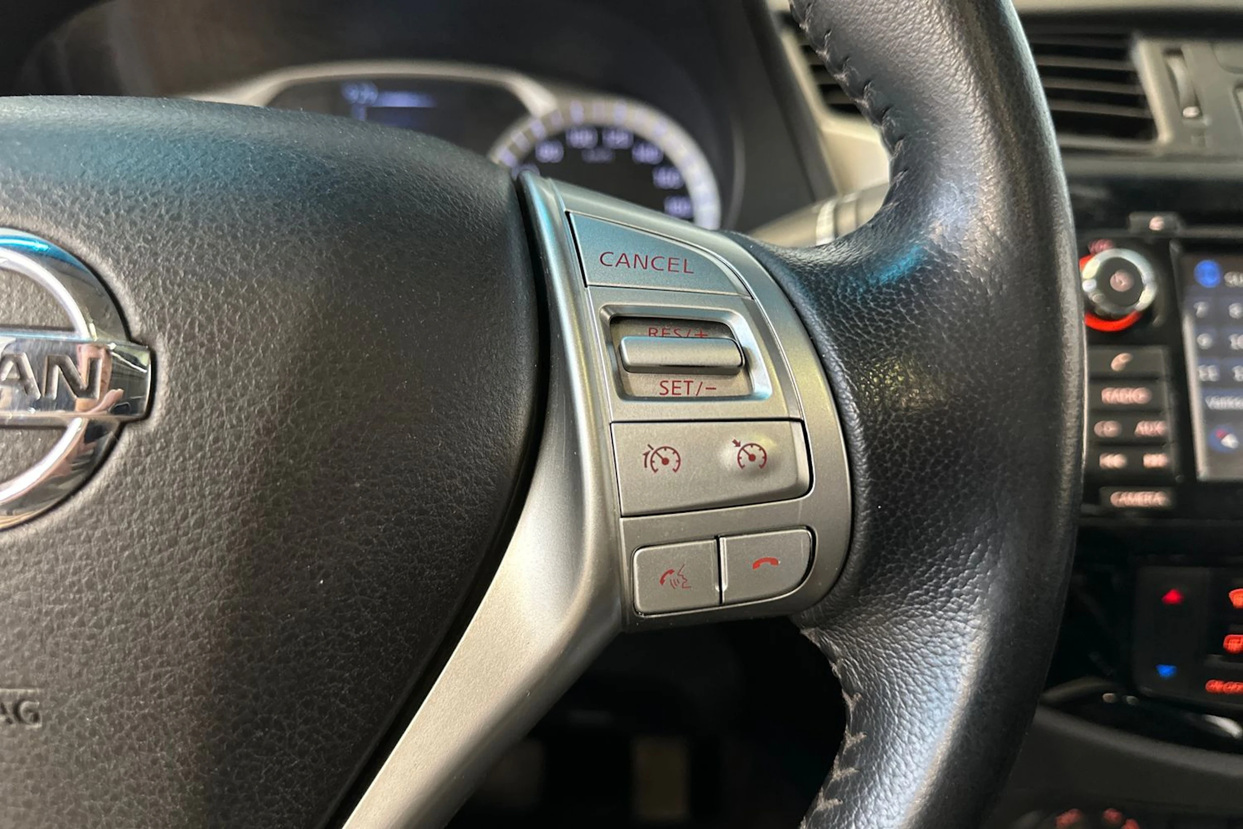 musta Nissan Navara 2016 kuva 16.